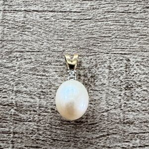 14K Gold Diamond and Pearl Pendant